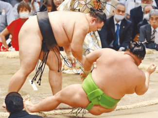 朝乃山１１勝 連敗防ぐ　大相撲春場所１３日目