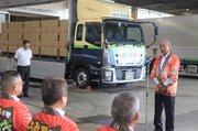 出荷式であいさつする土田組合長