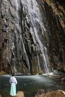 那智の滝、滝つぼ凍る