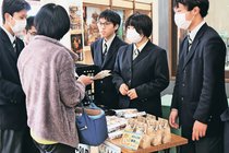 地球に優しいますずし　中央農高、生徒が立山町で販売