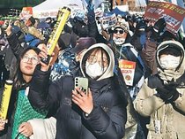 韓国大統領拘束、緊張の公邸歓喜と落胆　捜査員７倍、はしごで突破