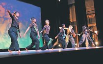 創作ダンス表現豊か　富山市内５高校７０人が発表
