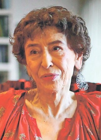 けさの人<br />イランで重ねた秘密読書会の回顧録が読み継がれる作家アザル・ナフィシさん