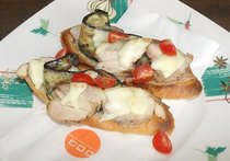 チキンとナスのオープンサンド