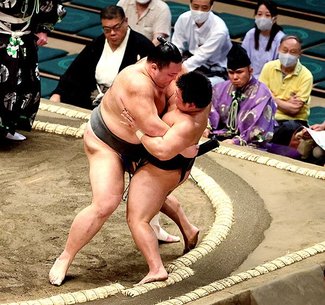 朝乃山 白星発進　大相撲秋場所２日目