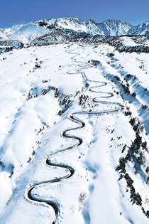 春告げる曲線　アルペンルート除雪進む