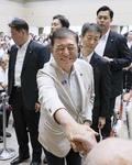 首相、聴衆と距離取り街頭演説