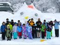 巨大雪像できたよ　富山・神通碧小児童、「天湖森スノーフェスタ」に向け制作