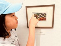 思わずツッコミも…♪セツさんの言葉も愉快な「新聞ちぎり絵展」