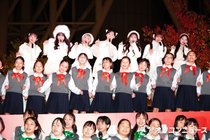 CANDY TUNE、純白の冬衣装で東京スカイツリーを点灯　“53万球”に大興奮＆少年少女合唱団とキュートな歌声届ける