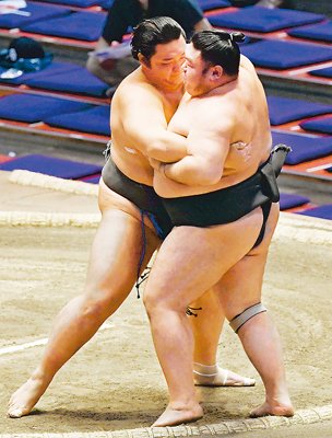 石橋（富山出身）十両経験者下し２連勝　大相撲名古屋場所