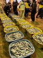 大量に水揚げされたマイワシ＝１日午前５時４０分ごろ、滑川漁港