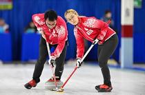 カーリング小穴、青木組１勝２敗