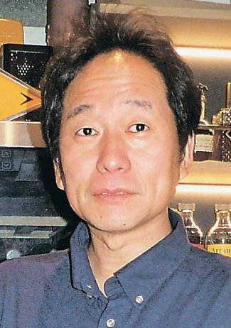 けさの人<br />地域の誰もが安心して過ごせるカフェバーを開いた葬儀社社長の是枝嗣人（これえだ・つぐと）さん