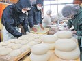 円満な１年願い鏡餅作り　県内で生産ピーク