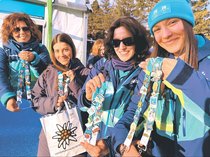 ＜チャオ　イタリアから本紙記者＞<br />熱気、試合に負けず　選手・メディア、ピンバッジ交換