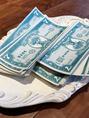 外国の紙幣のような「BANK」のショップカード