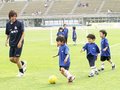 カターレ選手と園児ミニゲーム　富山でサッカー教室