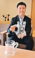 富山のジョッキで乾杯　８月にオクトーバーフェスト開催、ガラス工房の高橋館長制作