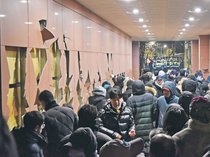 韓国の尹大統領逮捕、内乱首謀容疑　現職で初、支持者反発し暴徒化