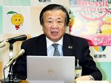 定例記者会見する夏野砺波市長＝砺波市役所