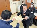 ７０代女性の特殊詐欺被害、未然に防ぐ　滑川署、郵便局員３人に感謝状