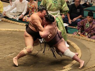 朝乃山、本領発揮３連勝　大相撲秋場所５日目