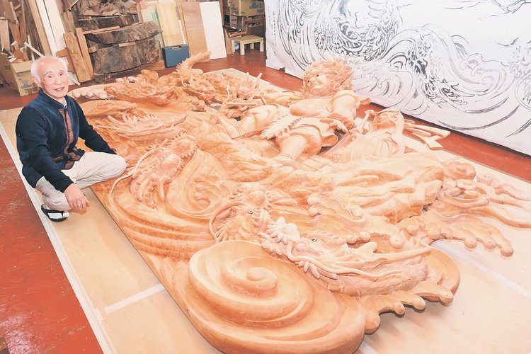 井波の技で「日本神話」表現 南砺の彫刻師・畠山さん、幅4メートル