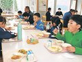 利賀特産「白爵かぼちゃ」おいしいね　南砺市内小中の給食に