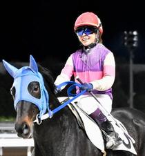 女性最多勝の宮下瞳騎手、引退式