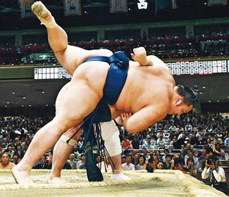 朝乃山敗れ黒星先行　大相撲夏場所