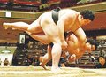 石橋５連勝　土俵際逆転の投げ