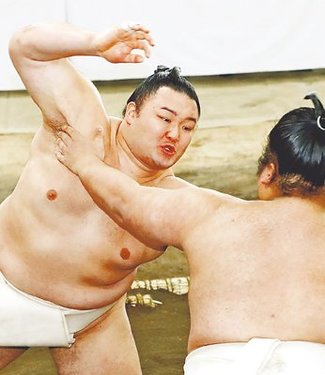 朝乃山、大関へ右四つ磨く　横審総見で貴景勝と三番稽古