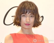 佐田真由美、“カルバン・クライン”のお気に入りコートでシックな大人コーデを紹介「どこでも素敵なランウェイになりますね」