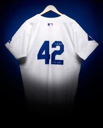 大谷ユニホーム、５千万円で落札