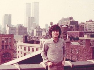 ＜人生のあとさき＞須藤晃さん（５）音楽プロデューサー<br />米国／ＳＯＮＹ看板とサックス