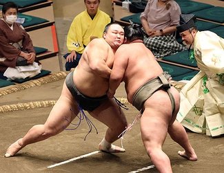 朝乃山５連勝　大相撲秋場所９日目
