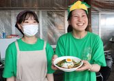 「かっぱカレー」を提供する富山国際大の学生