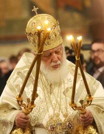 総主教、イリヤ２世死去