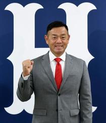 広島の石井弘寿投手コーチが会見