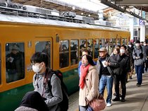 鉄道線１００円で乗り放題、親子連れらでにぎわう　富山地鉄「ワンコインワンデーパス」