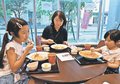 子どもや住民笑顔　グラウジーズが富山で「まちなか食堂」、月１回開催