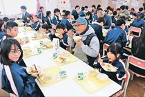 地場産給食おいしい　黒部の小中・幼稚園で提供