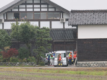 砺波市、緊急銃猟でクマ駆除　民家の敷地内に侵入