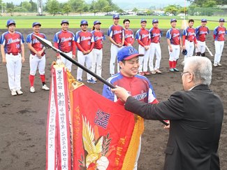ミルミルスワローズ、２年連続６度目の優勝　朝間野球氷見市大会