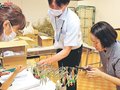 新生児成長願うプチ七夕飾り　８月の高岡七夕まつりに合わせ、市内の福祉作業所で製作