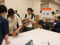 ６部門に力作続々　県青少年美術展の作品搬入、県民会館で６日から展示
