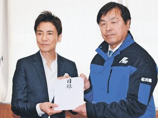 郷ひろみさん、石川に義援金　七尾で「のど自慢」出演