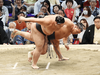 朝乃山、痛い３敗目　大相撲名古屋場所７日目