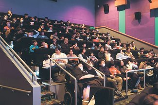 障害あっても病気でも…映画観賞諦めないで　富山で上映会、音や照明に配慮